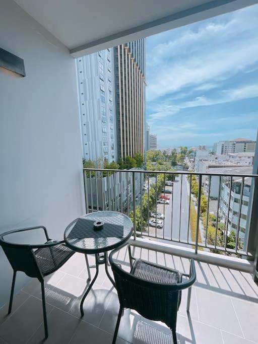 Base Huge 2bed King&queen With Infinity Pool & Free Netflix! * Pattaya