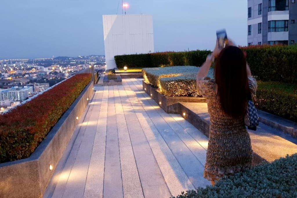 Base Huge 2bed King&queen With Infinity Pool & Free Netflix! * Pattaya