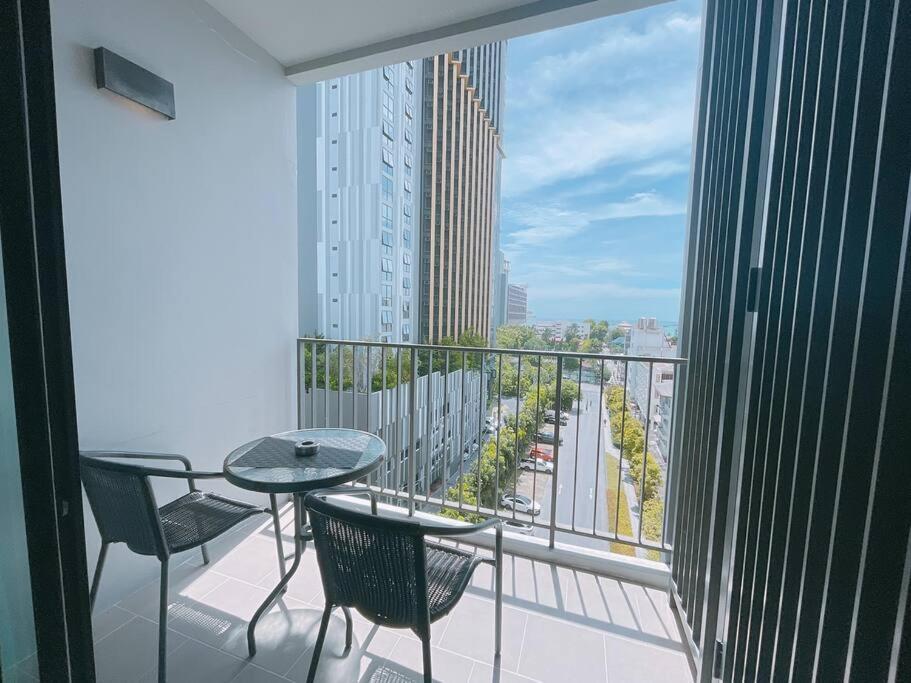 Base Huge 2bed King&queen With Infinity Pool & Free Netflix! *