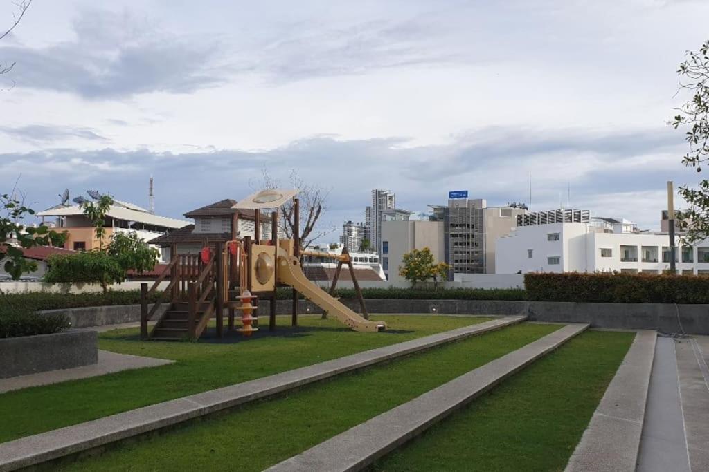 Base Huge 2bed King&queen With Infinity Pool & Free Netflix! Apartment
