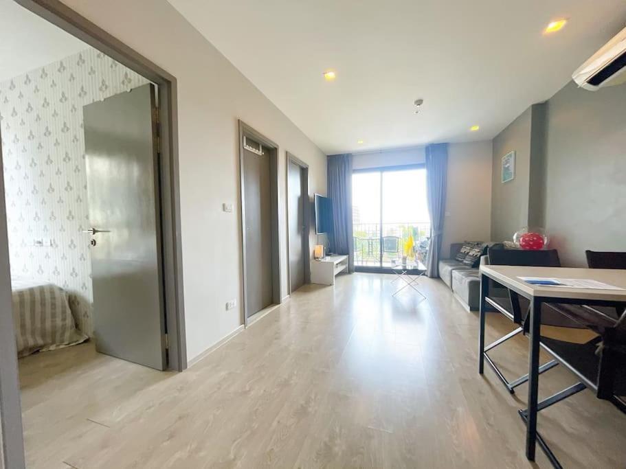 Base Huge 2bed King&queen With Infinity Pool & Free Netflix! * Pattaya