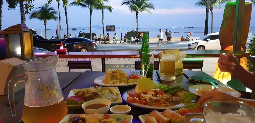 Base Huge 2bed King&queen With Infinity Pool & Free Netflix! * Pattaya